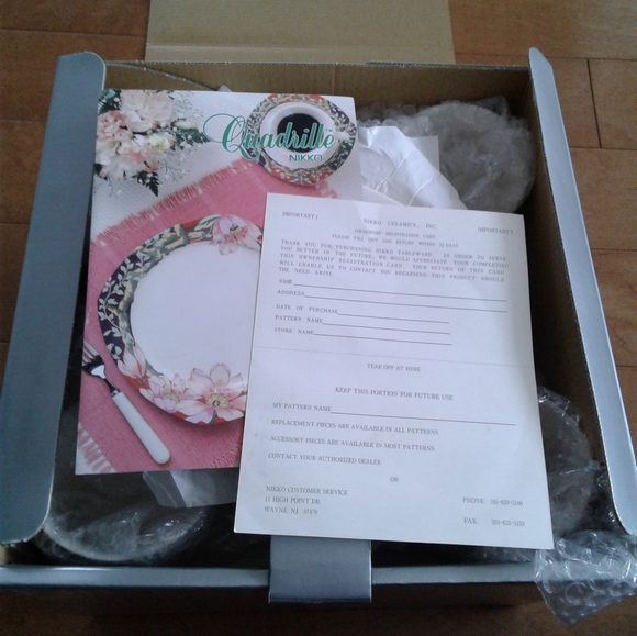 NEW in box Nikko PEACHGLOW Quadrille 20 pc Set Service for 4 Japan tableware - Picture 2 of 8